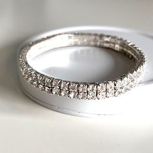 🌸3/$25 Vintage Two Tier Silver Rhinestone Stretch Bracelet